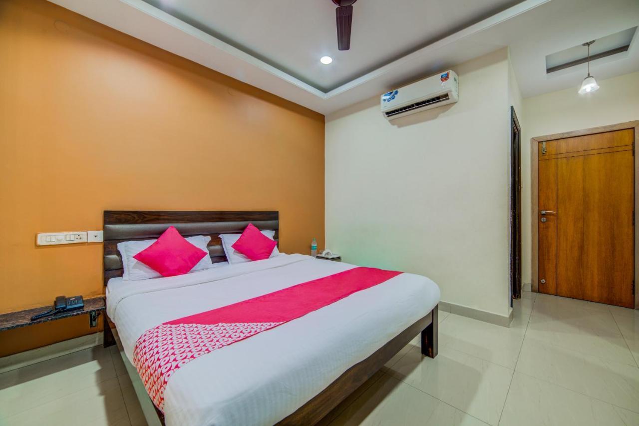 Oyo 18431 Hotel Celestee Grand Hyderabad Exterior photo